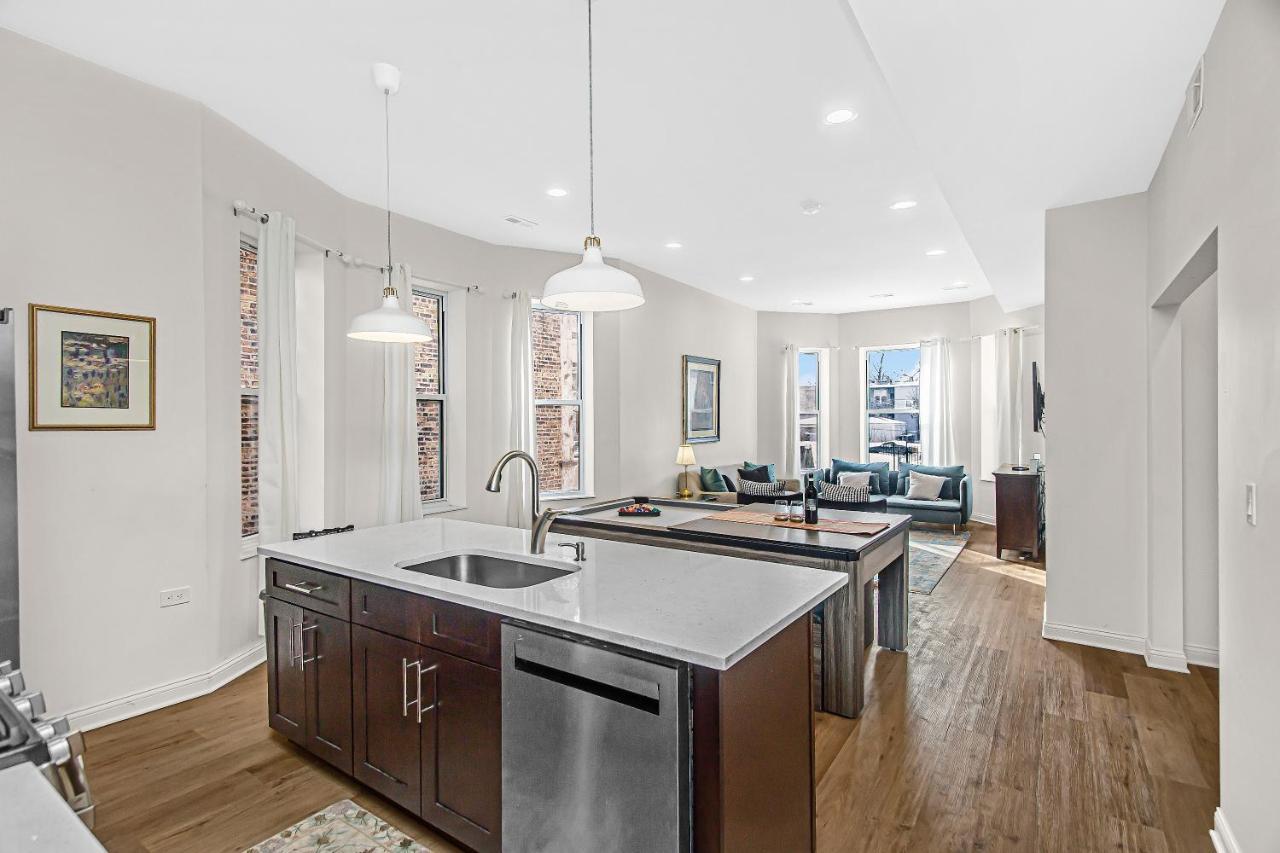 Modern 4Br Just A Block From Cta Pink Line With Pool Table Free Parking Apartment Chicago Exterior foto