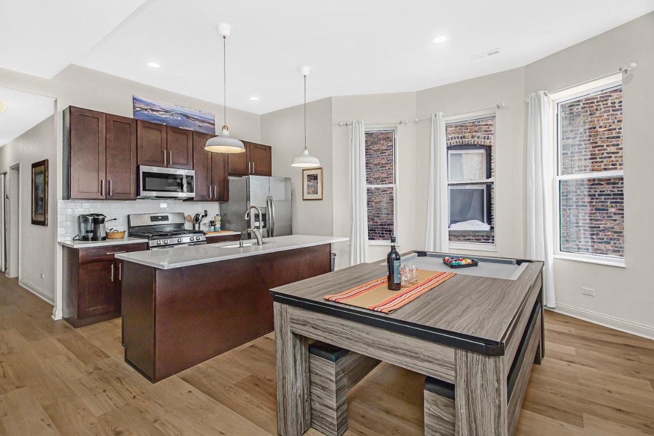 Modern 4Br Just A Block From Cta Pink Line With Pool Table Free Parking Apartment Chicago Exterior foto