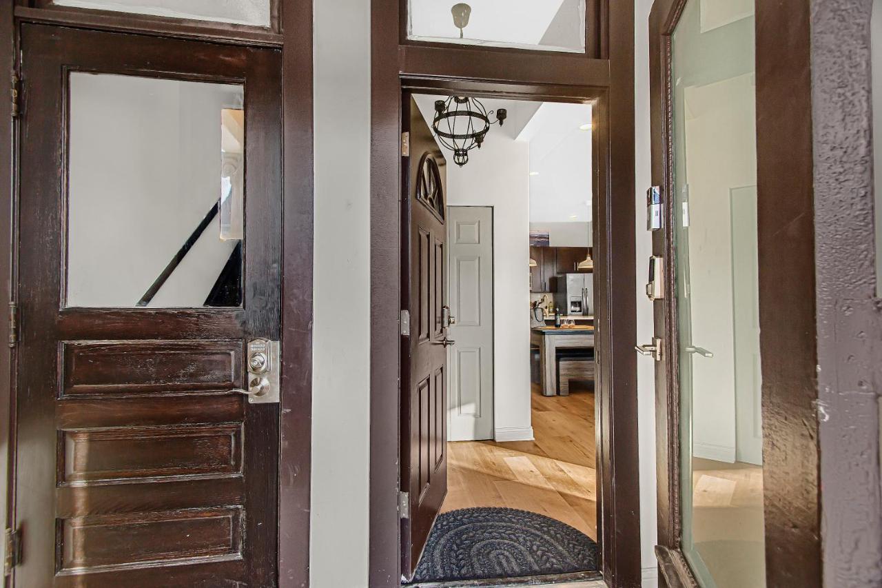 Modern 4Br Just A Block From Cta Pink Line With Pool Table Free Parking Apartment Chicago Exterior foto
